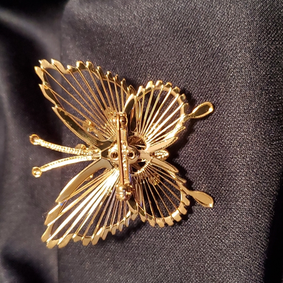 Butterfly Gold Tone Brooch - Picture 2 of 3